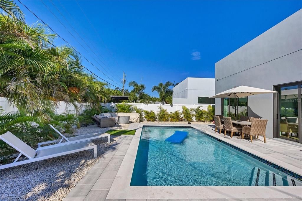 Exterior, Pool
