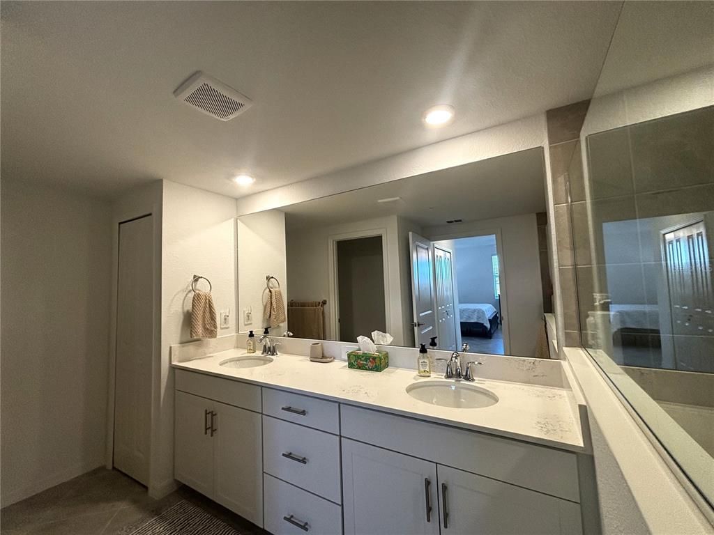 Bathroom, Dual Sink Vanities, Interior, Recessed Lighting