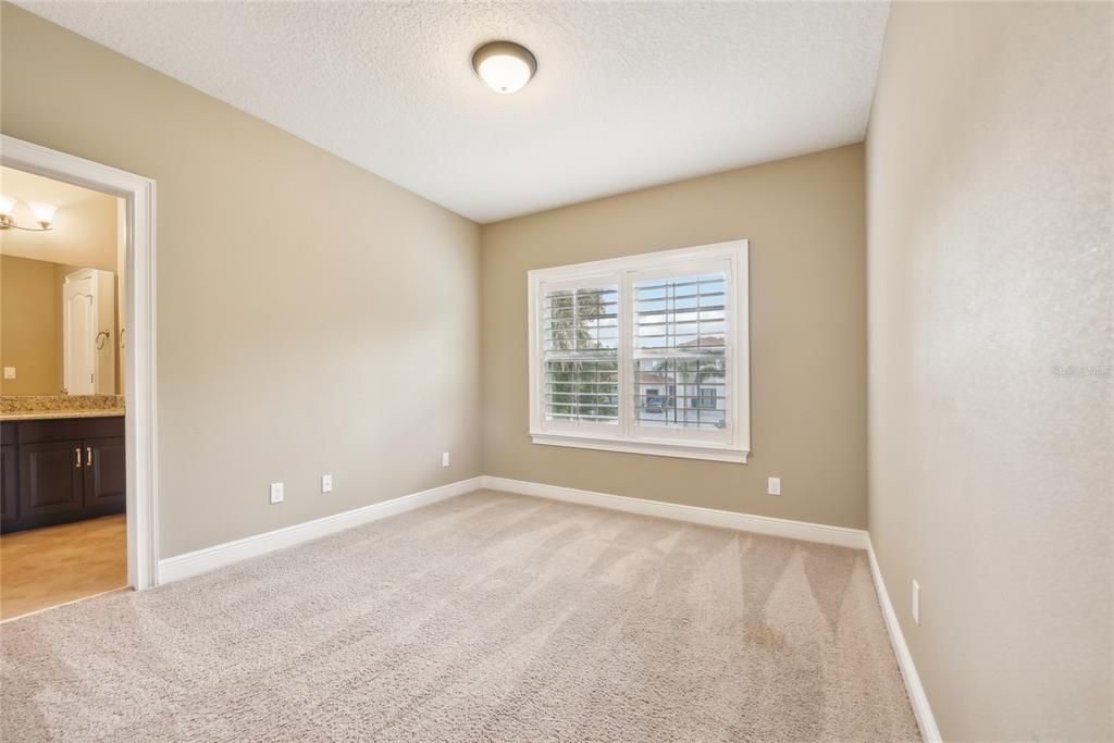 Empty room, Interior