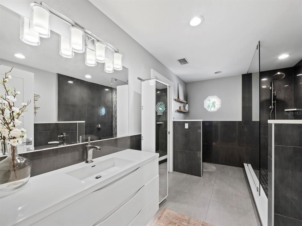 Bathroom, Interior, Recessed Lighting