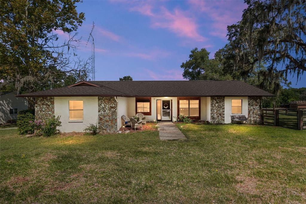 Backyard, Exterior, Facade, Ranch