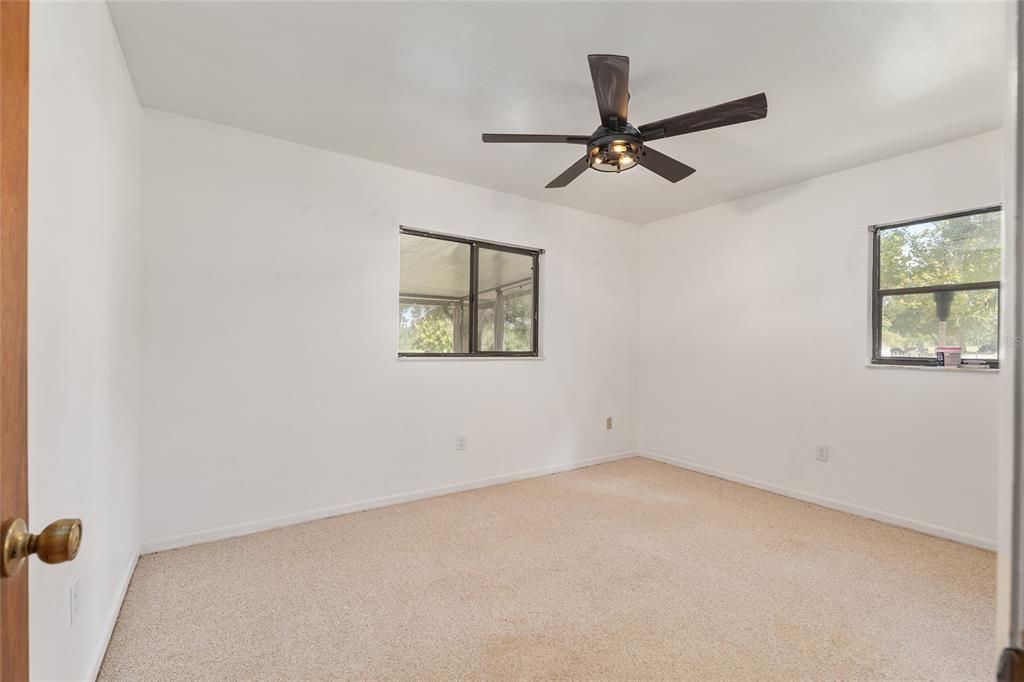 Empty room, Interior