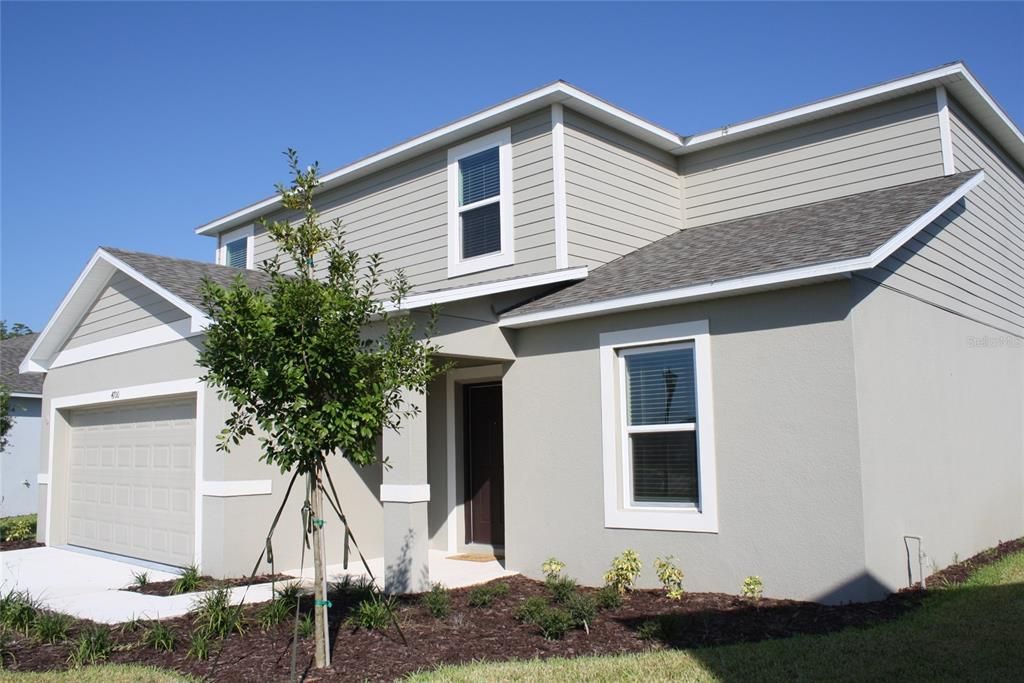 Attached, Exterior, Facade, None