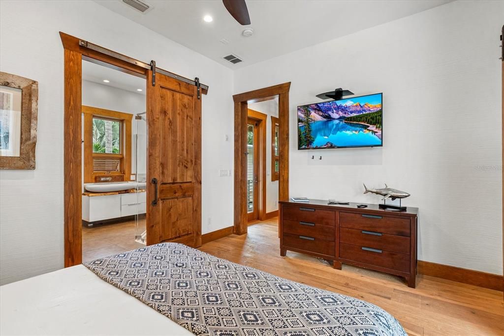 Bathroom, Bedroom, Interior, Recessed Lighting, Wood Texture Flooring