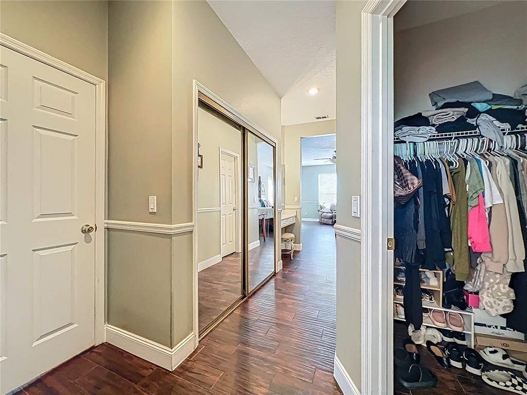 Interior, Walk-in Closets, Wood Texture Flooring