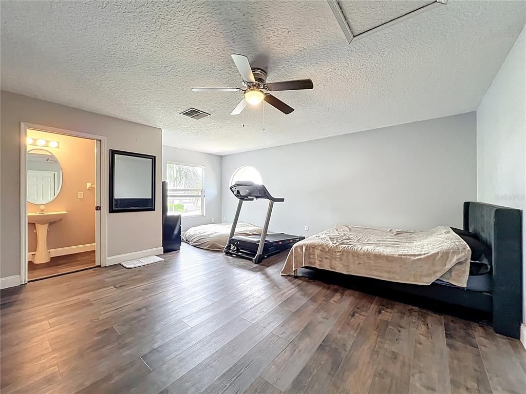 Bedroom, Fitness Equipment, Interior, Wood Texture Flooring