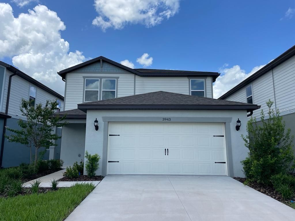 Attached, Exterior, Facade, American Craftsman