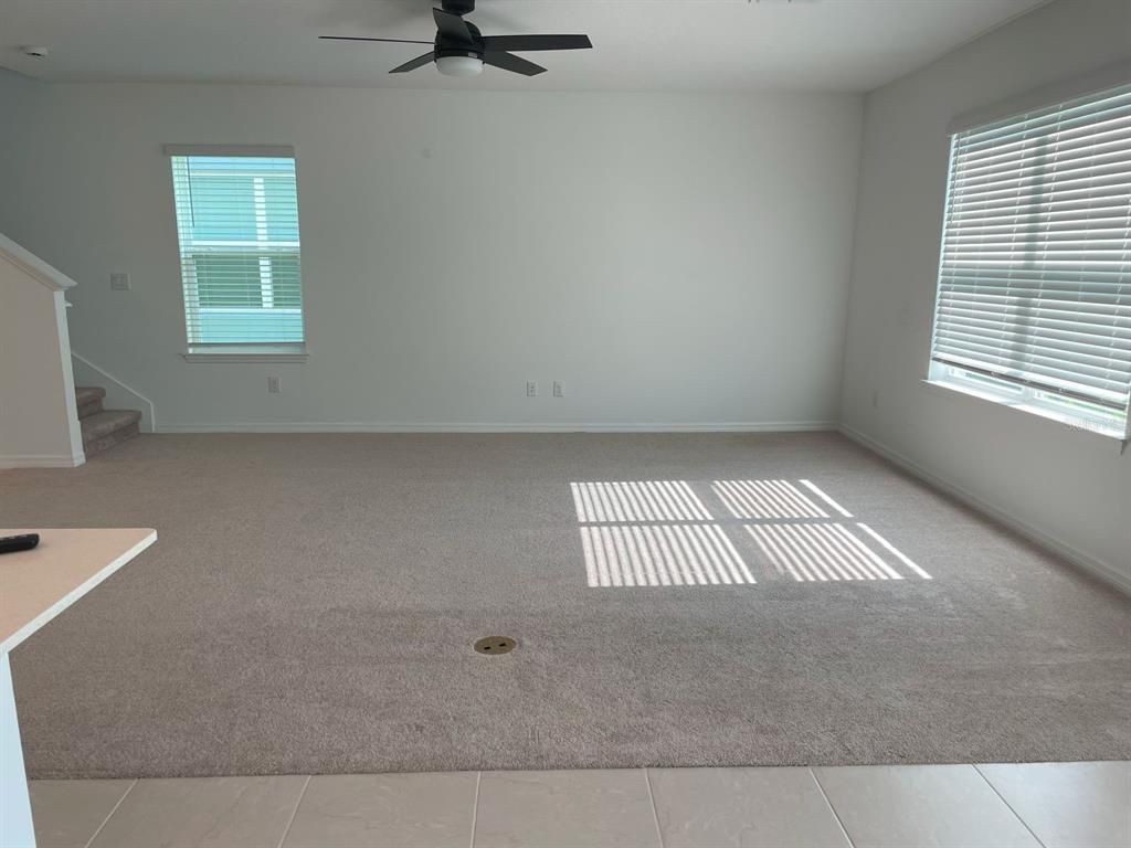 Empty room, Interior