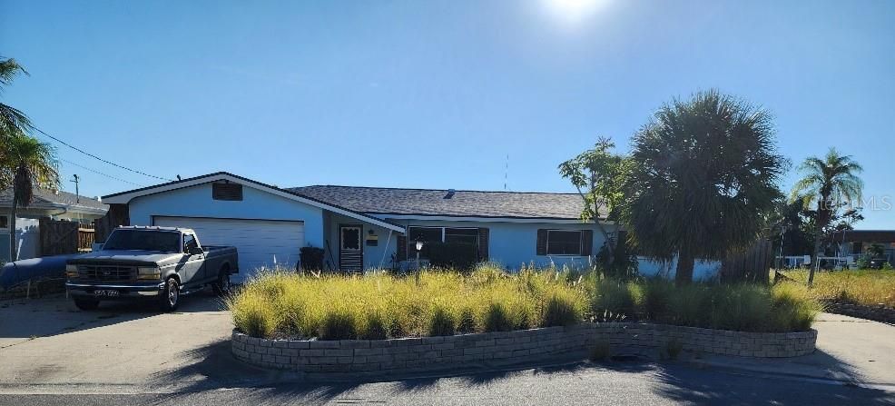Attached, Exterior, Facade, Ranch
