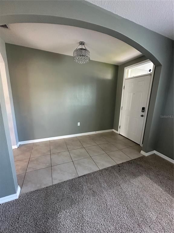 Empty room, Interior