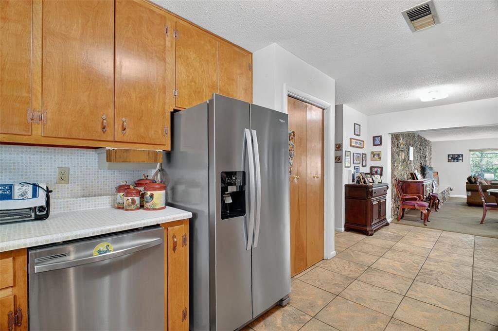 Dining room, Interior, Kitchen, Stainless Steel Appliances