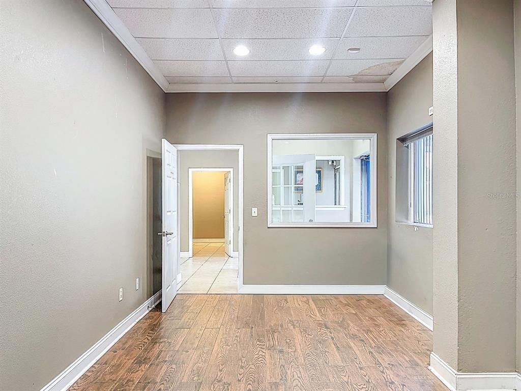 Empty room, Interior, Recessed Lighting, Wood Texture Flooring
