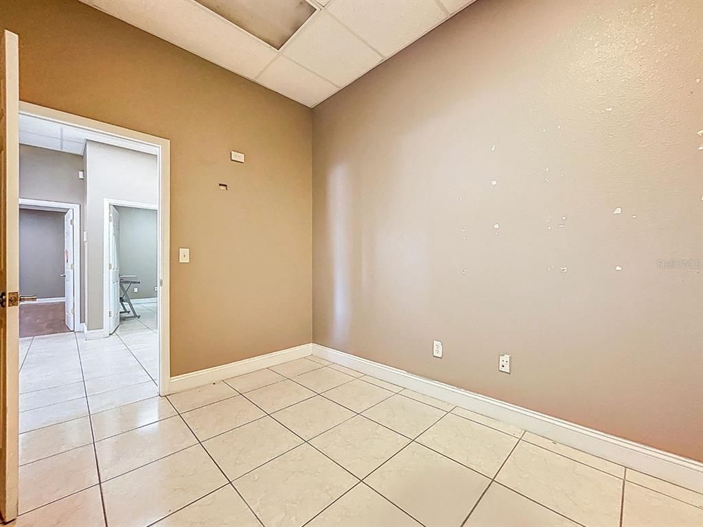 Empty room, Interior