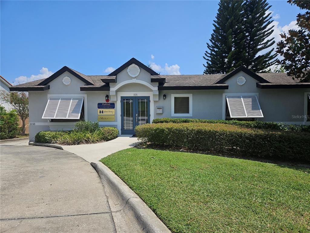 Backyard, Exterior, Facade, Ranch