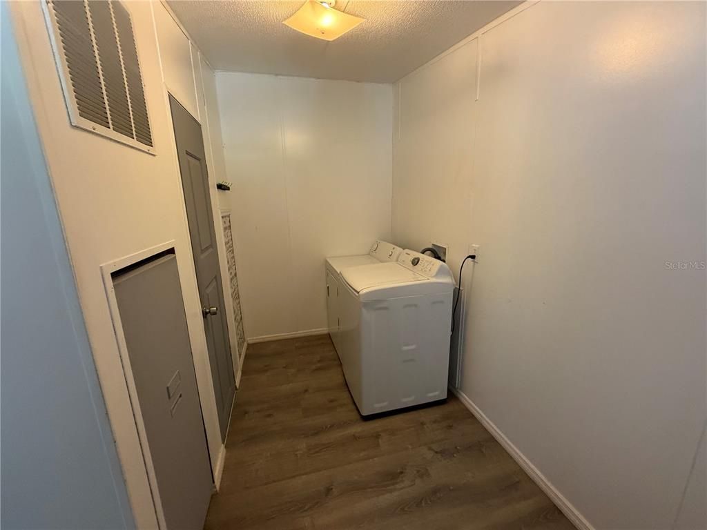 Interior, Washer, Wood Texture Flooring