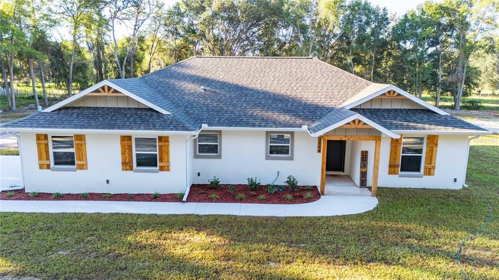 Exterior, Facade, Ranch
