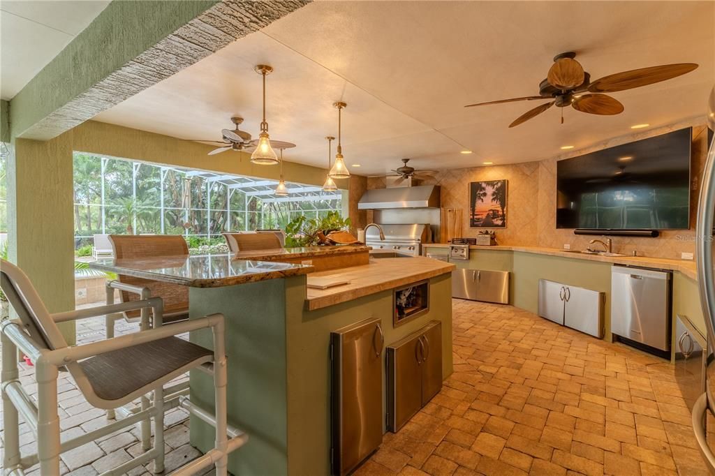 Dining room, Interior, Kitchen, Pendant Lights, Recessed Lighting, Stainless Steel Appliances