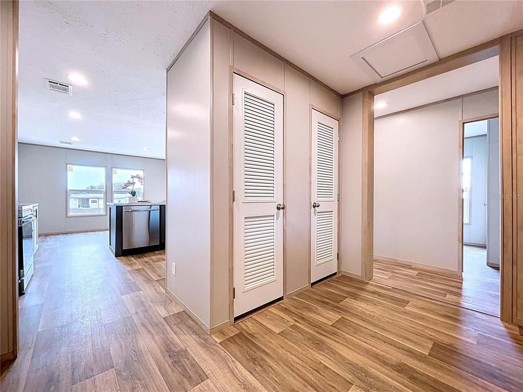 Interior, Recessed Lighting, Washer, Wood Texture Flooring