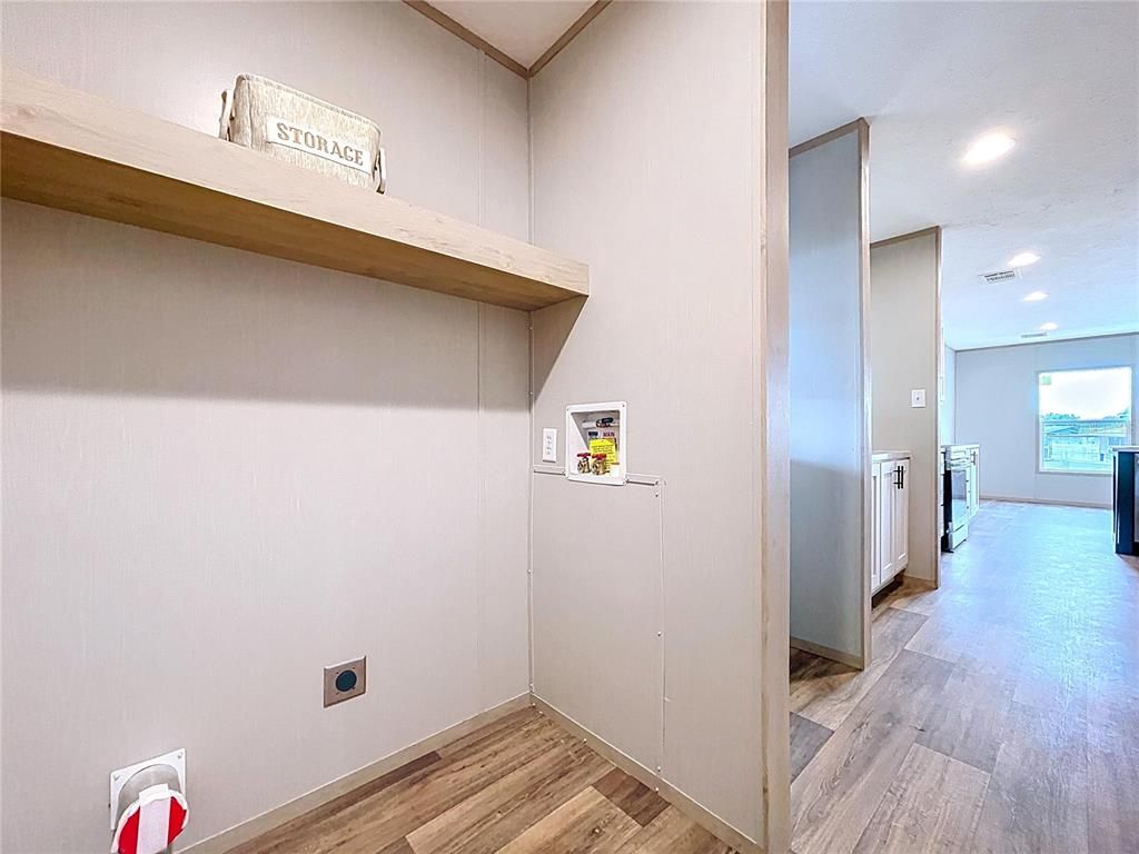 Interior, Recessed Lighting, Washer, Wood Texture Flooring