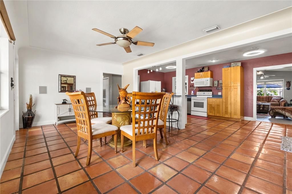 Dining room, Interior, Kitchen, Recessed Lighting
