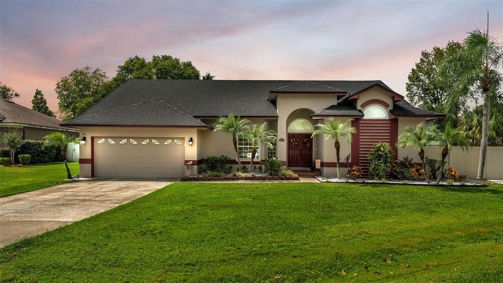 Attached, Exterior, Facade, Ranch