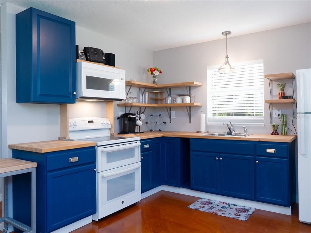 Interior, Kitchen, Pendant Lights, Wood Texture Flooring