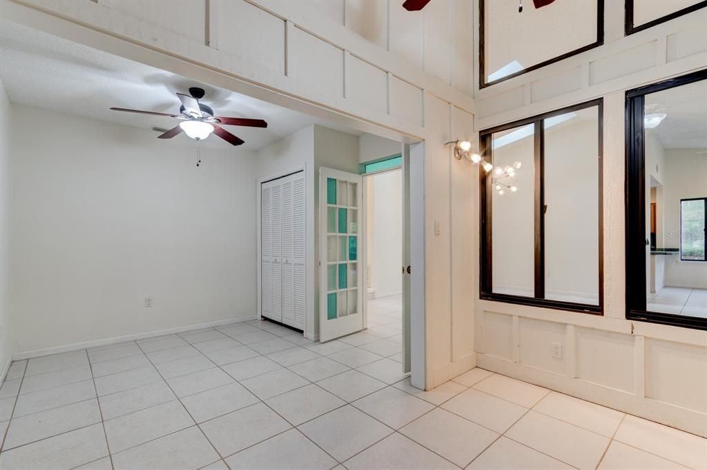 Empty room, Interior