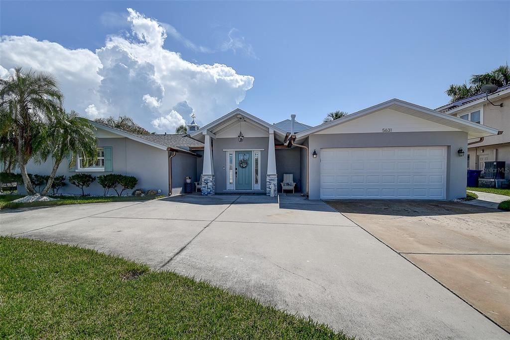 Attached, Exterior, Facade, Ranch