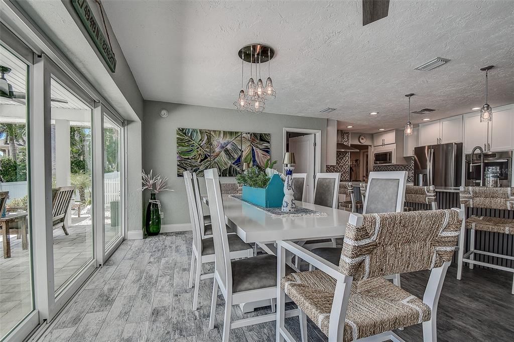 Dining room, Interior, Kitchen, Pendant Lights, Recessed Lighting, Wood Texture Flooring