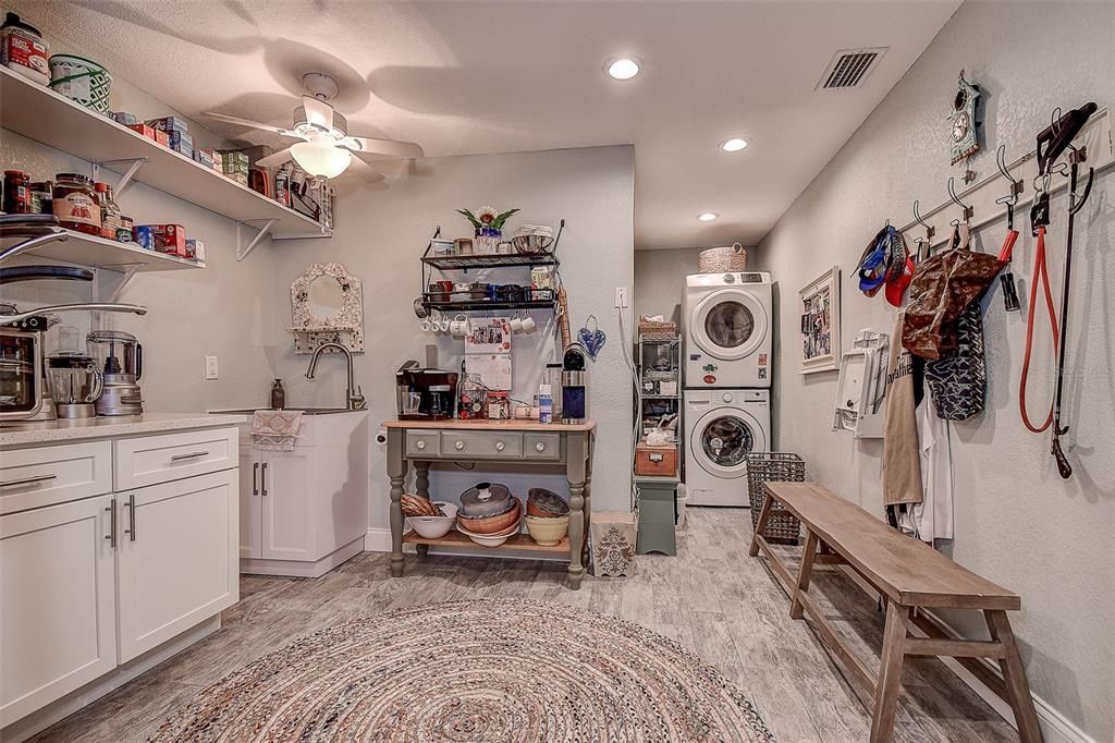 Interior, Recessed Lighting, Utility Closets, Washer, Wood Texture Flooring