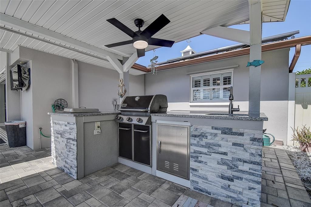 Exterior, Outdoor Kitchen