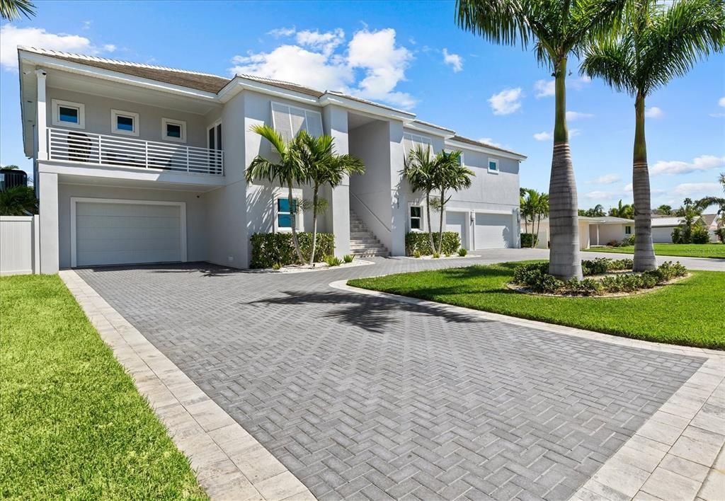 Attached, Exterior, Facade, Modern