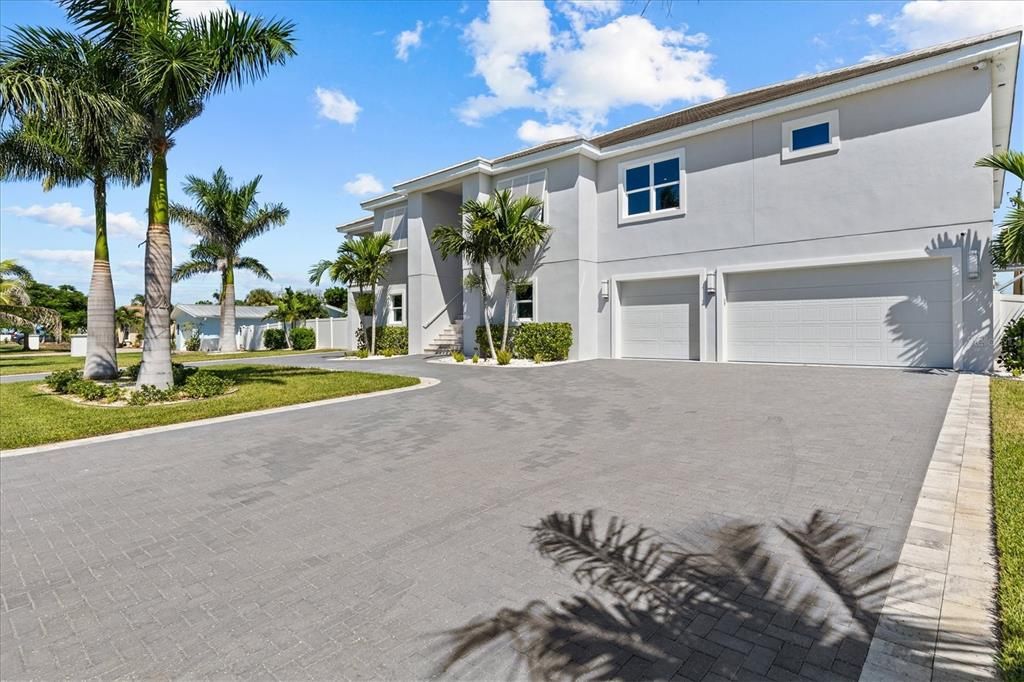 Attached, Exterior, Facade, Modern