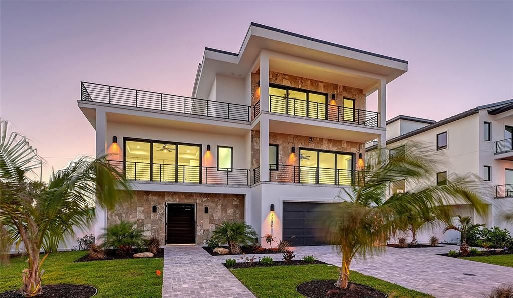 Attached, Exterior, Facade, Modern