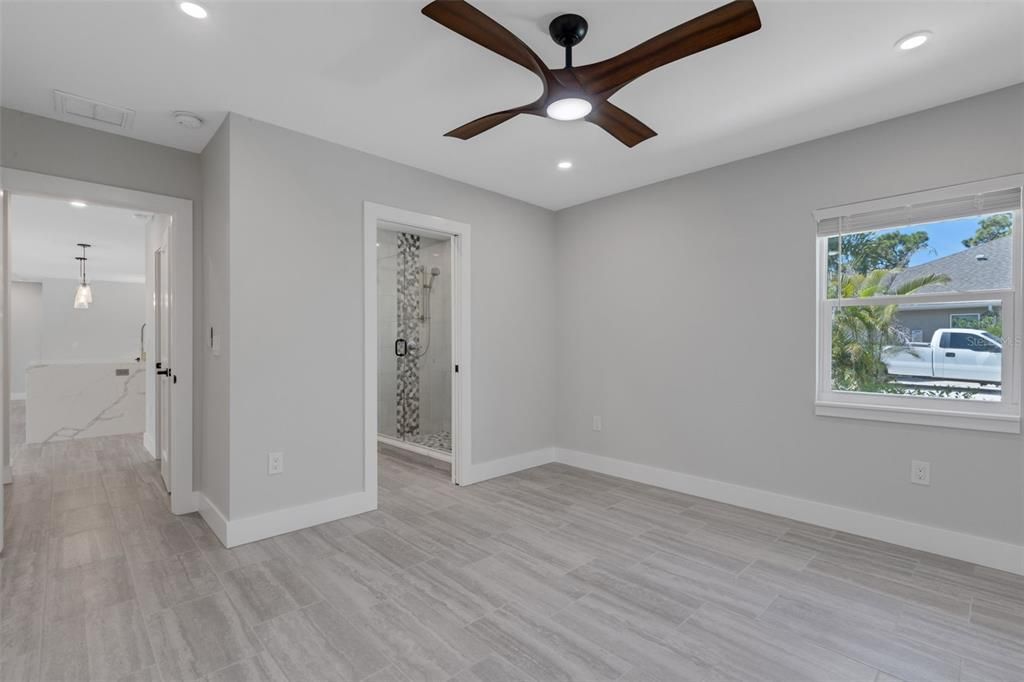 Bathroom, Empty room, Interior, Pendant Lights, Recessed Lighting, Wood Texture Flooring