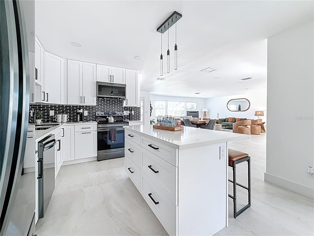 Dining room, Interior, Kitchen, Pendant Lights, Recessed Lighting, Stainless Steel Appliances