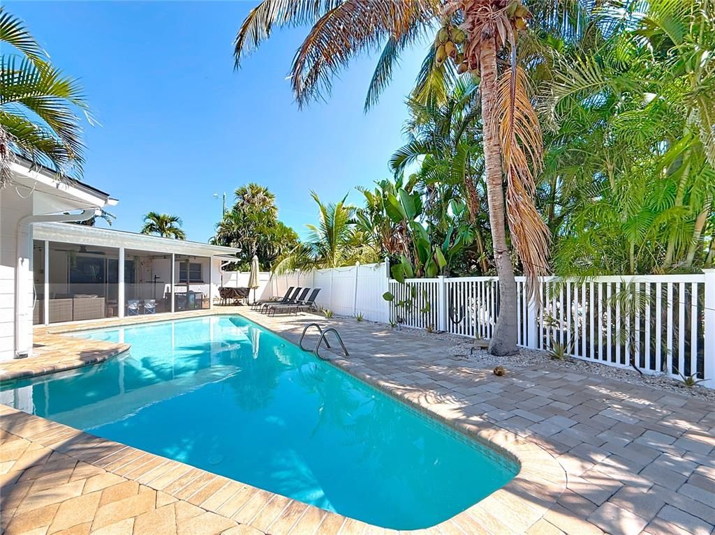 Exterior, Pool