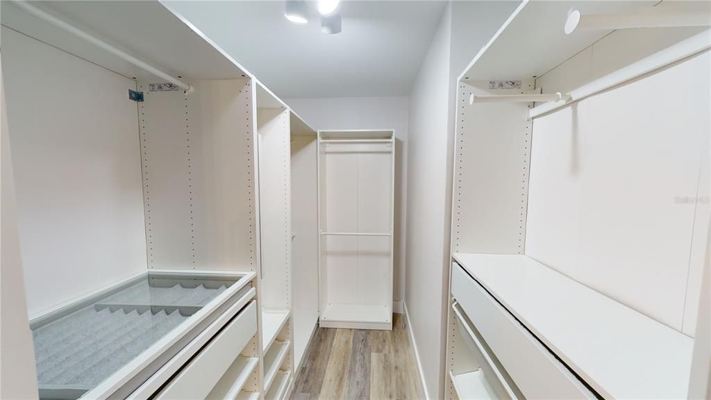 Interior, Walk-in Closets, Wood Texture Flooring