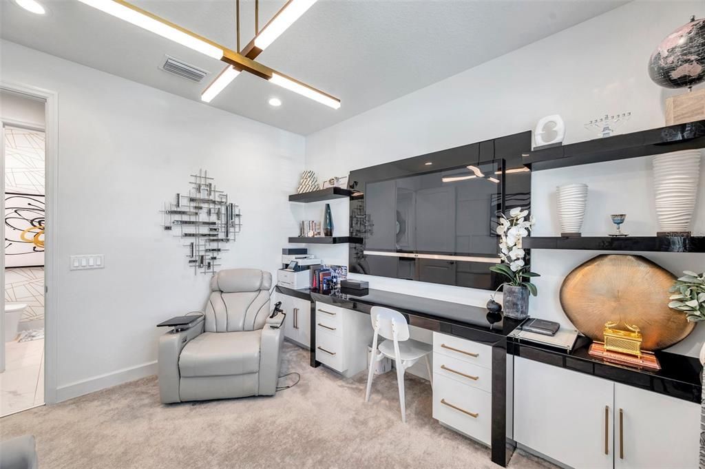 Home Office, Interior