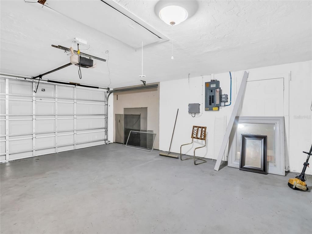 Garage, Interior