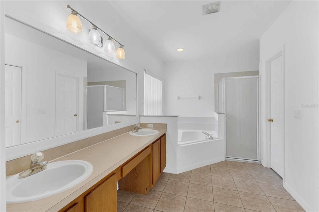 Bathroom, Dual Sink Vanities, Interior, Recessed Lighting