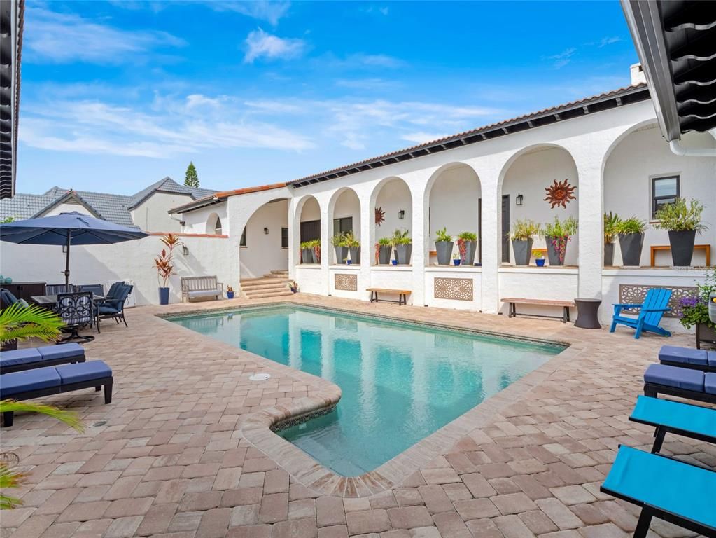 Exterior, Pool