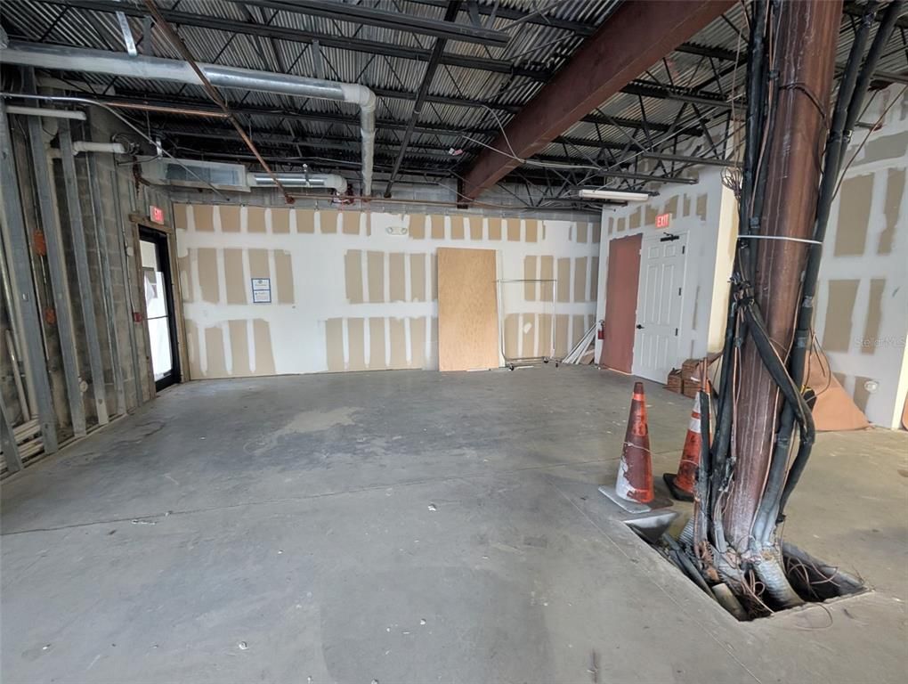 Garage, Interior