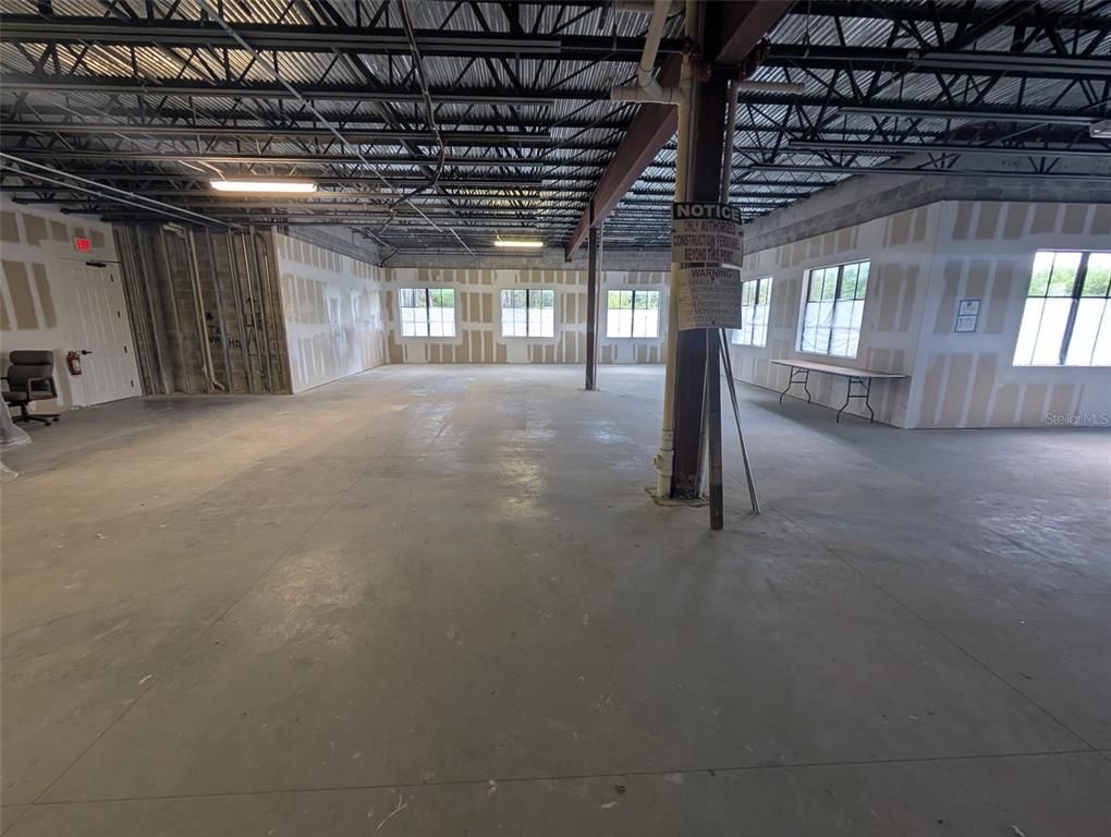 Empty room, Interior, Wooden Beams