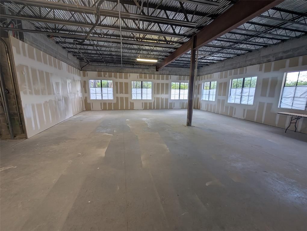 Empty room, Interior, Wooden Beams