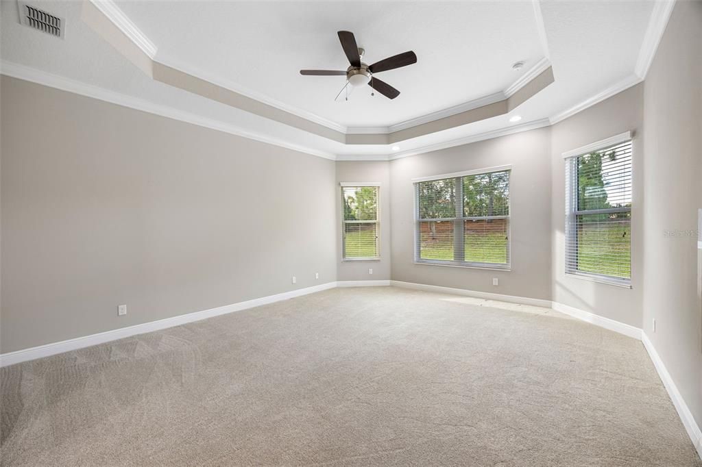 Empty room, Interior, Recessed Lighting