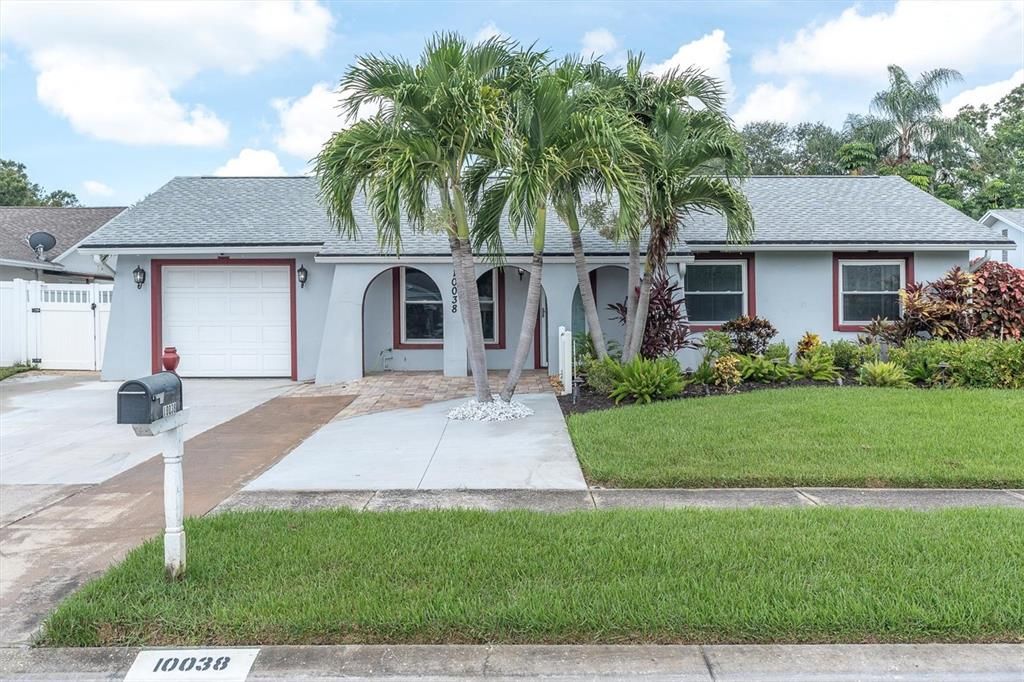 Attached, Exterior, Facade, Ranch