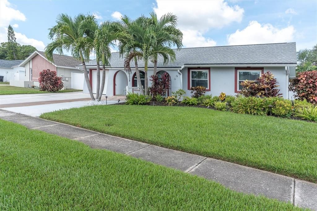 Backyard, Exterior, Facade, Ranch