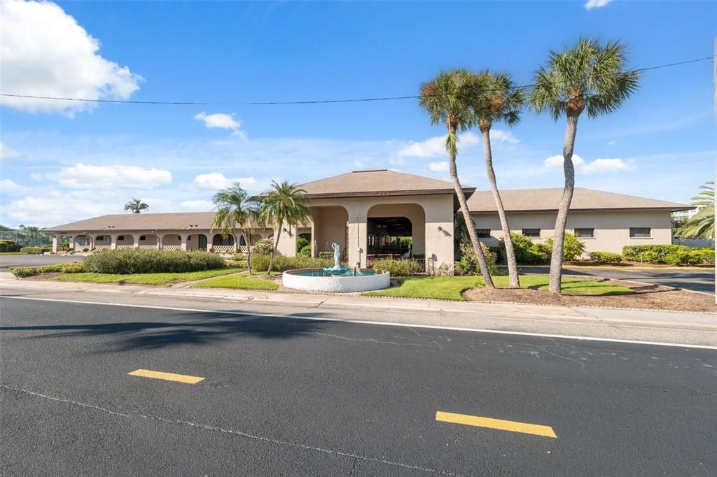 Exterior, Facade, Ranch