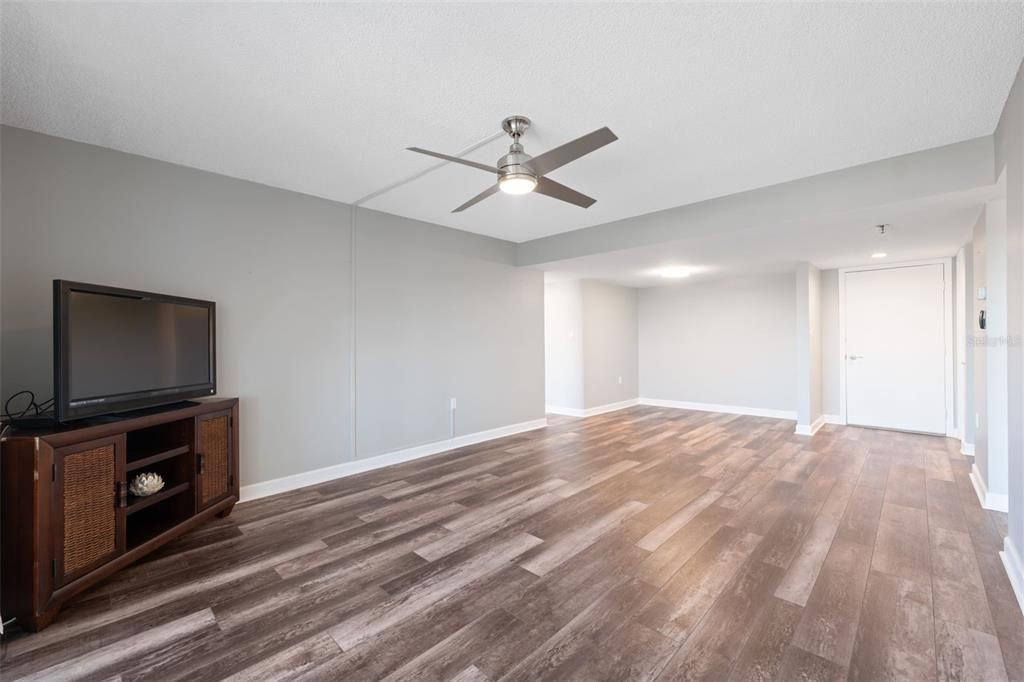 Empty room, Interior, Recessed Lighting, Wood Texture Flooring